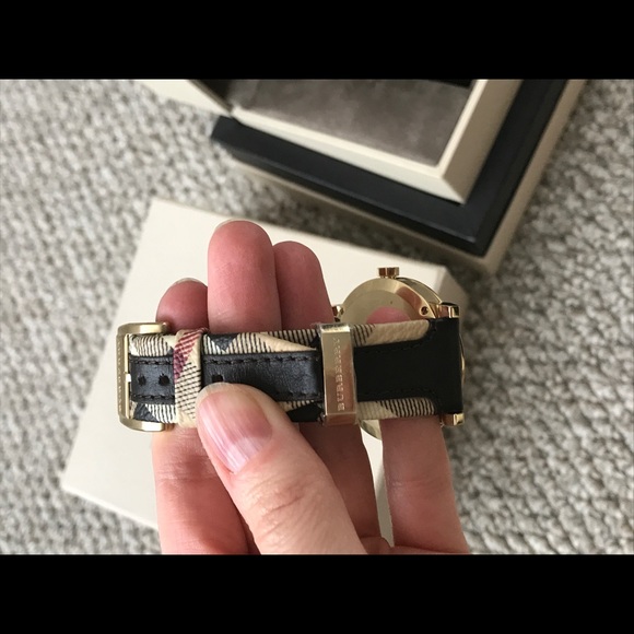New, never worn Burberry watch - Picture 4 of 5