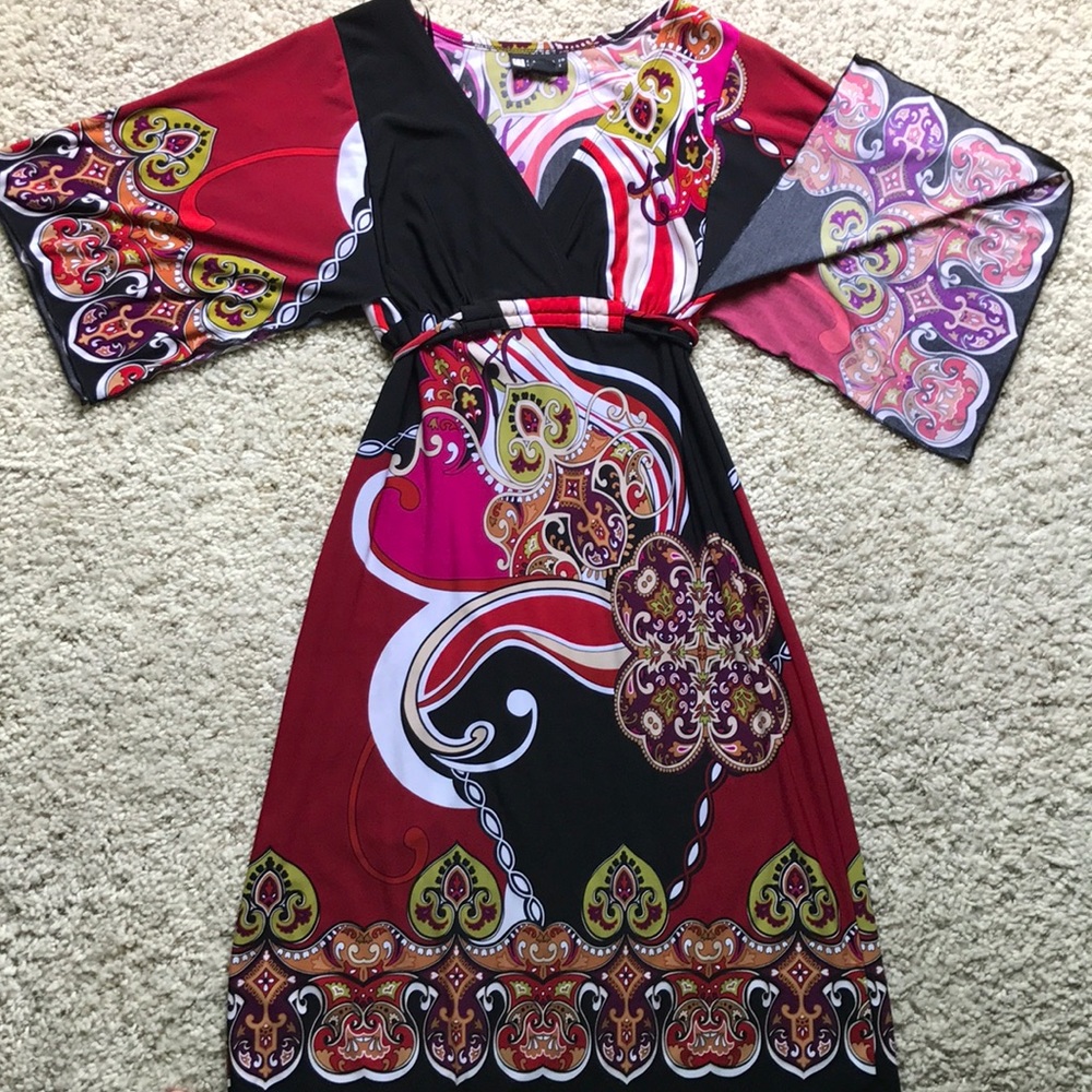Paisley dress with flowy sleeves and elastic waist