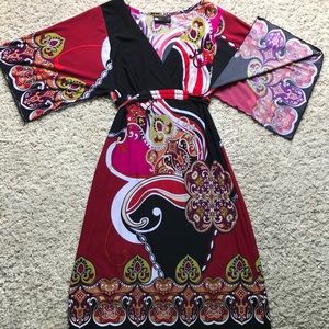 Paisley dress with flowy sleeves and elastic waist