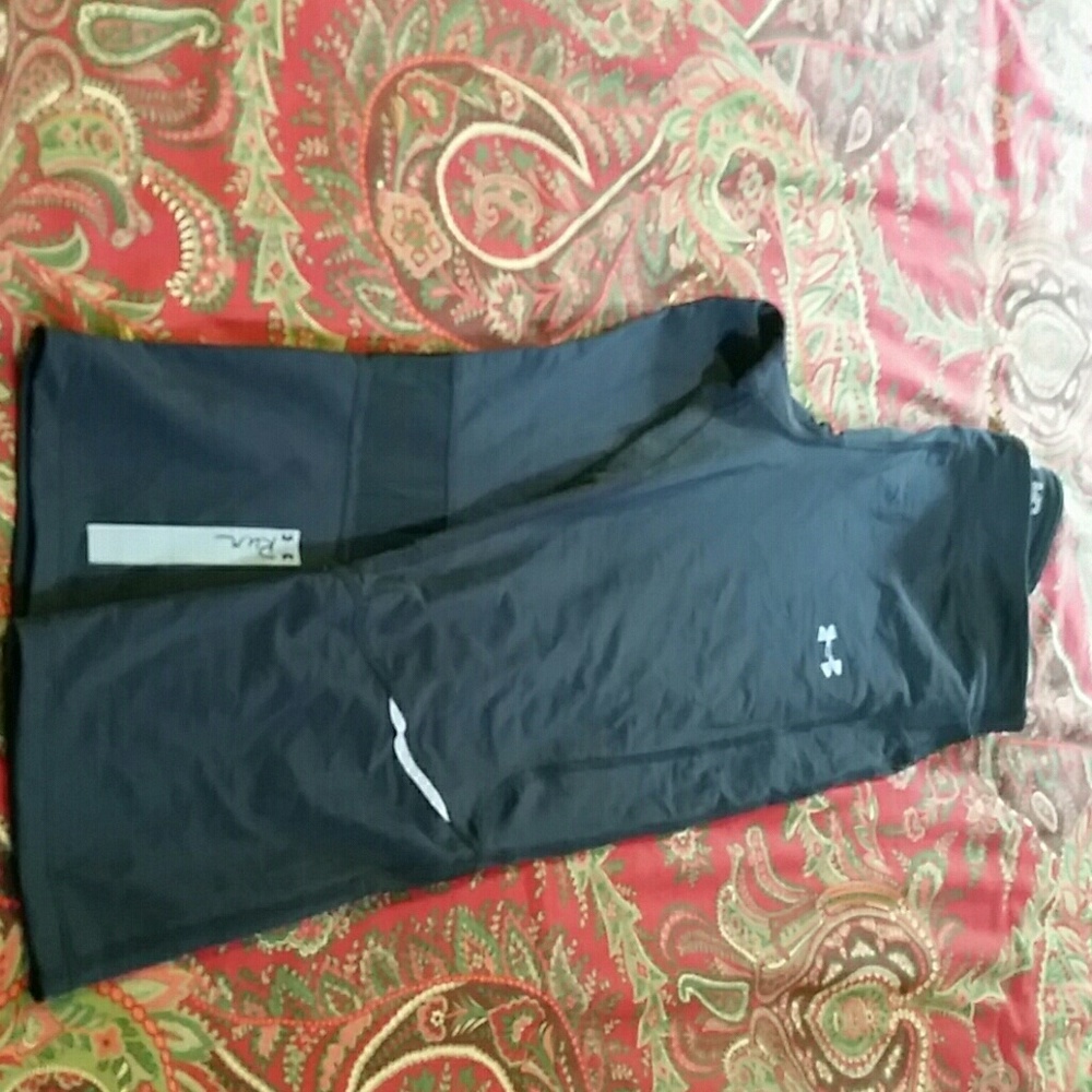 EUC Under Armour Black Compression Capris