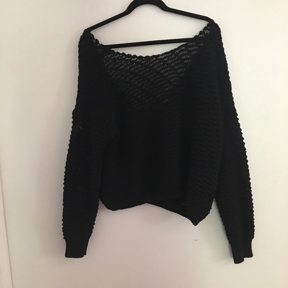 VICTORIA SECRET CROPPED SWEATER