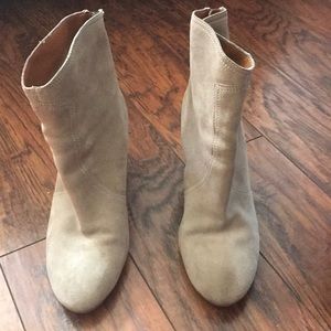 Light gray booties
