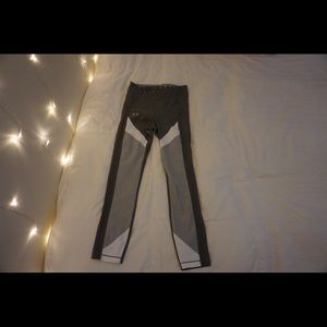 Under armor cropped leggings XS