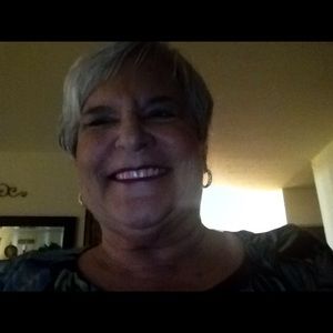 Meet your Posher, Lois