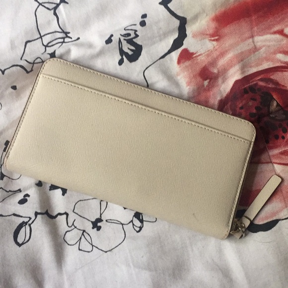 Kate Spade Wallet 💕 - Picture 3 of 4