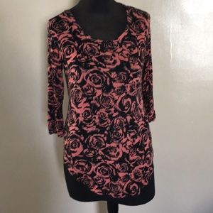CLOSET CLOSING SOON -Rose pattern 3/4 sleeve shirt