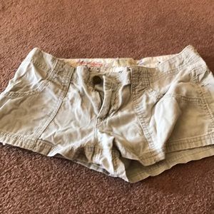 American Eagle cream cord shorts