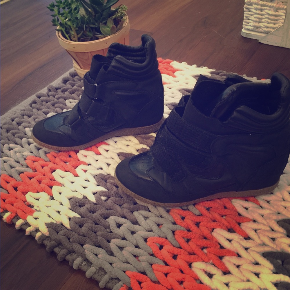 Black faux leather shoes/ boots