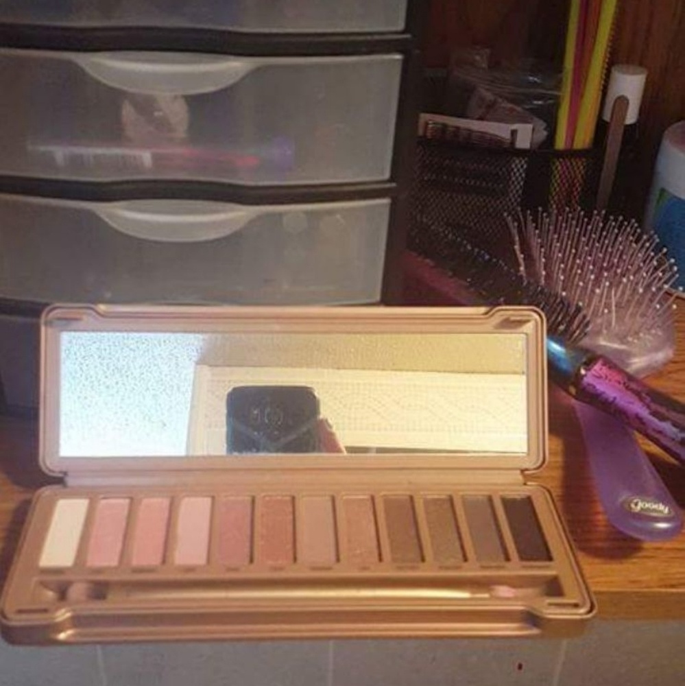 Naked 3 pallet