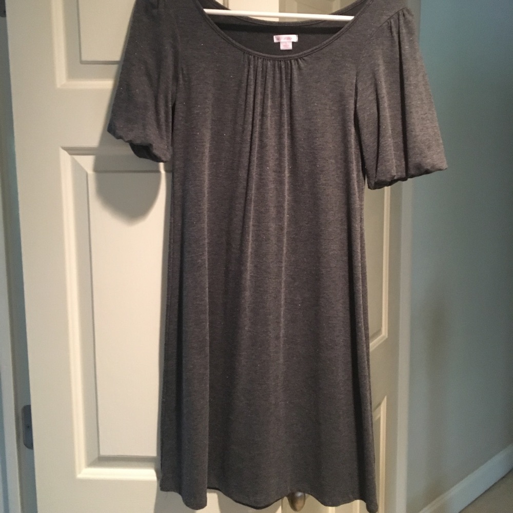 Gray dress with gathered sleeves