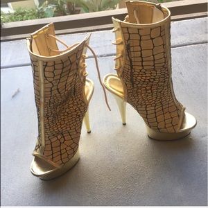 Ankle boot platform heels ✨reflects rainbow 🌈