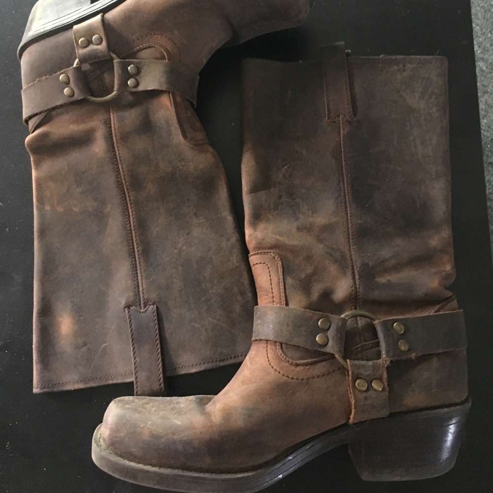 "Engineer boots" Melissa Frye lookalike