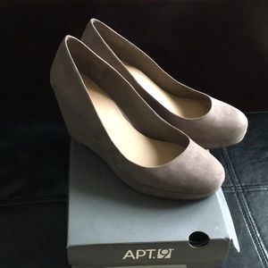 Taupe wedges