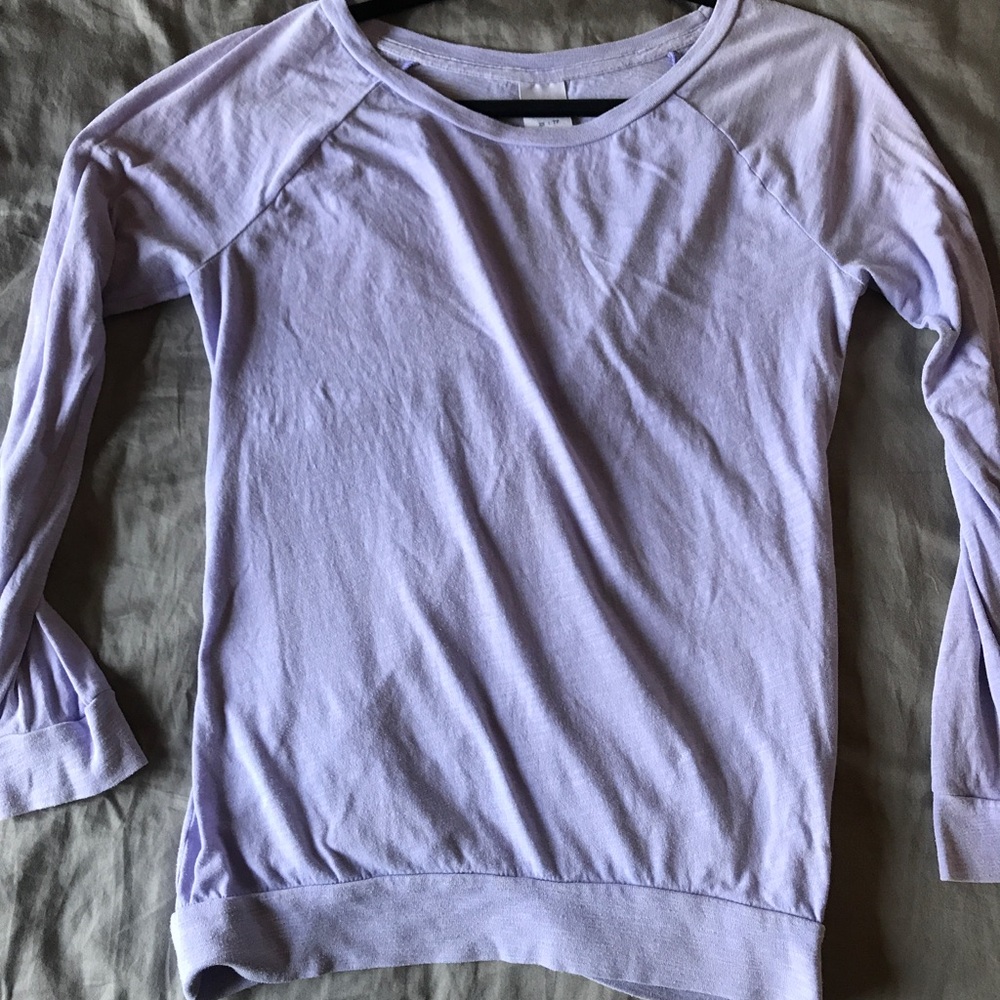 Slouchy lavender 3/4 length sleeve shirt.