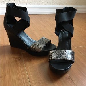 Report!  Yazzie.  Size 6.5 Brand new.