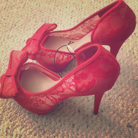 Sexy 7 inch brand new Betsy Johnson for a lucky ❤️ - Picture 1 of 3