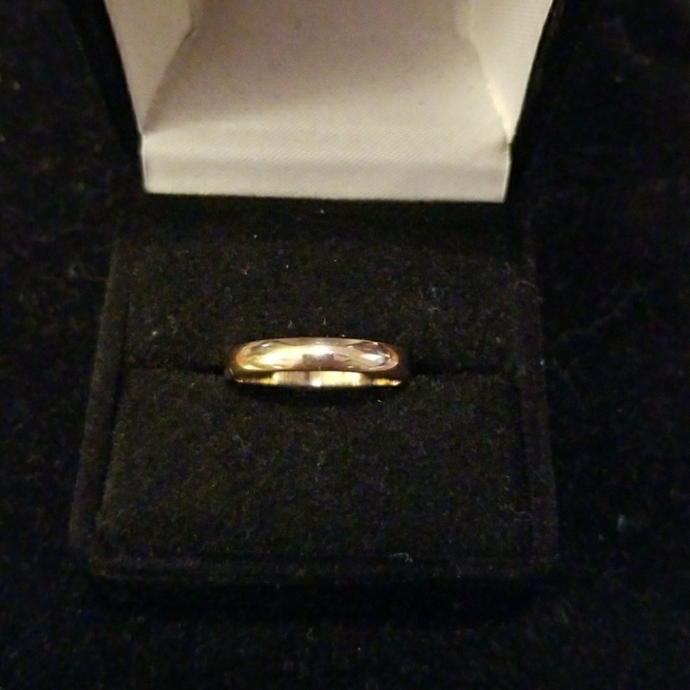 14kt solid YG Ring, Size 5.5!
