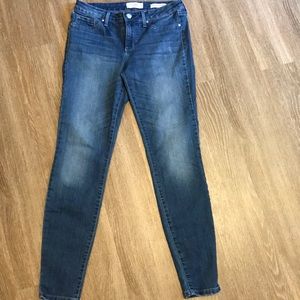 Jessica Simpson kiss me super skinny jean