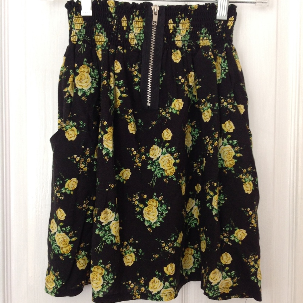 Soft and Flirty Short Skirt W/ Pockets