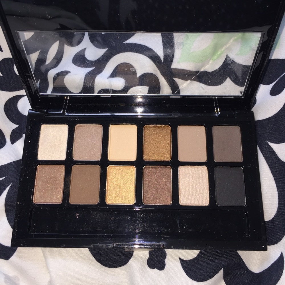 Maybelline nude eyeshadow palette