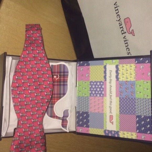 (Limited Edition) Rare Vineyards Vines Bow Tie - Picture 2 of 3
