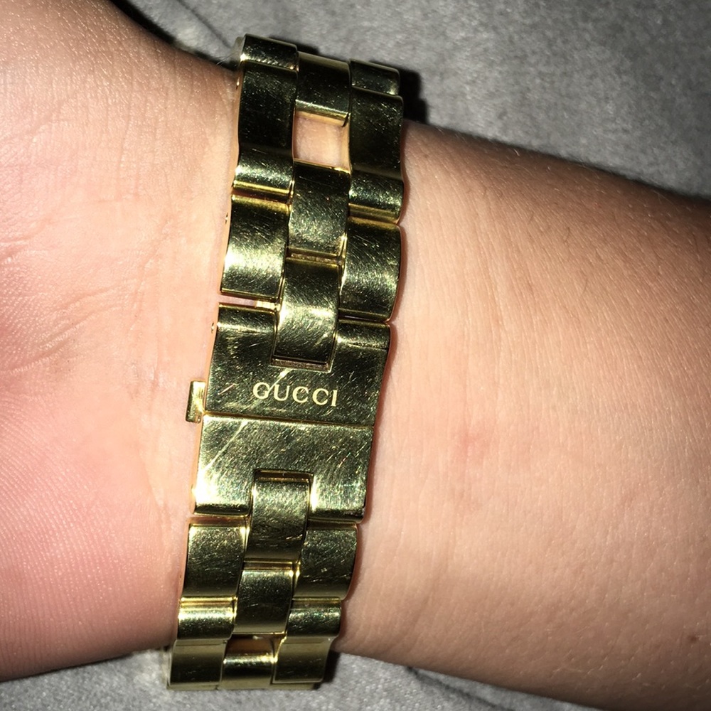 Gucci watch, brand new only work it twice