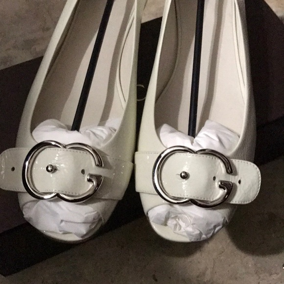 Gucci Shoes - Gucci Patent Leather Interlocking G Flat in Ivory