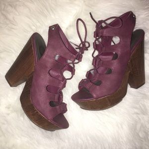 G BY GUESS PLATFORM SANDALS