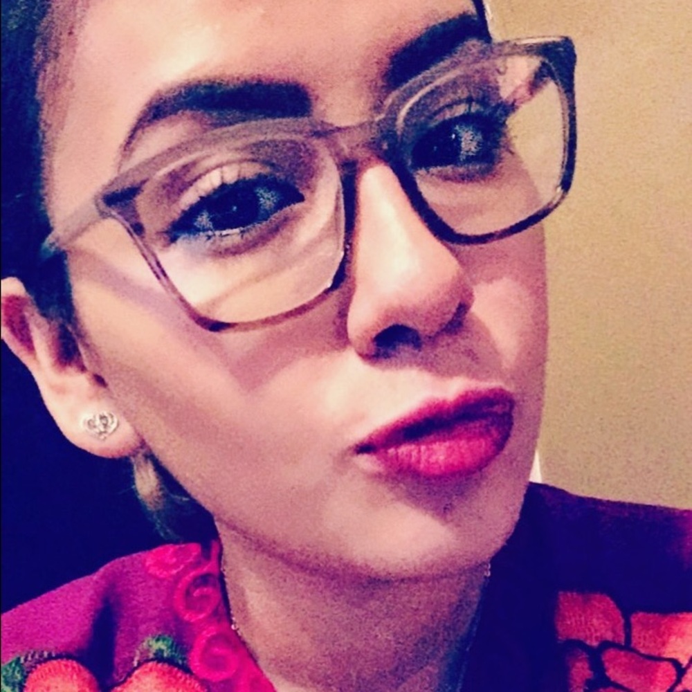 Meet your Posher, Monica