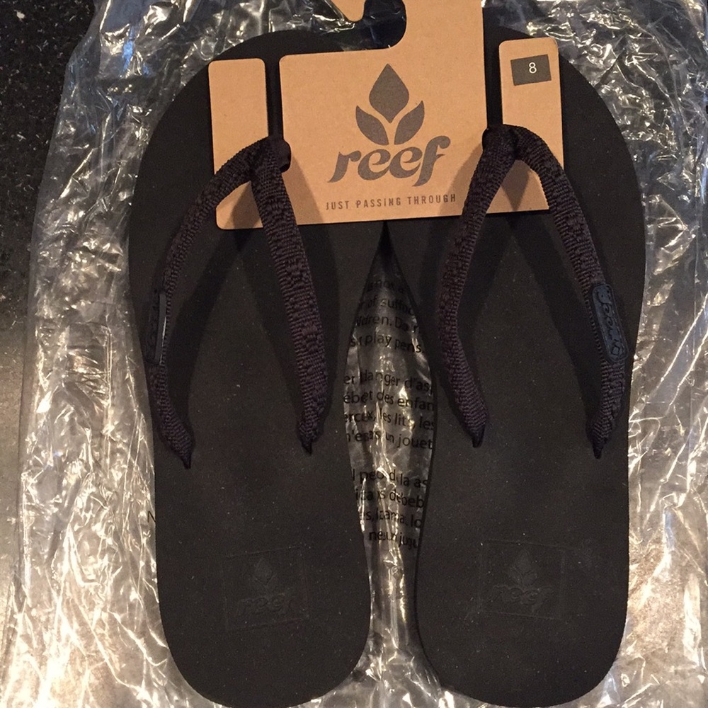 REEF black flip flops