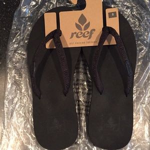 REEF black flip flops
