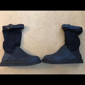 ⭐️NEW WITH TAGS⭐️Navy blue knitted/suede UGG boots