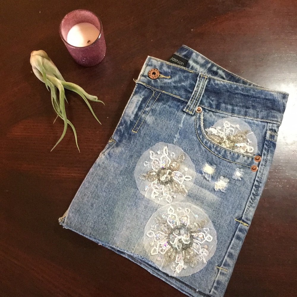 Last Chance! Gracia /Beaded&distressed jean skirt