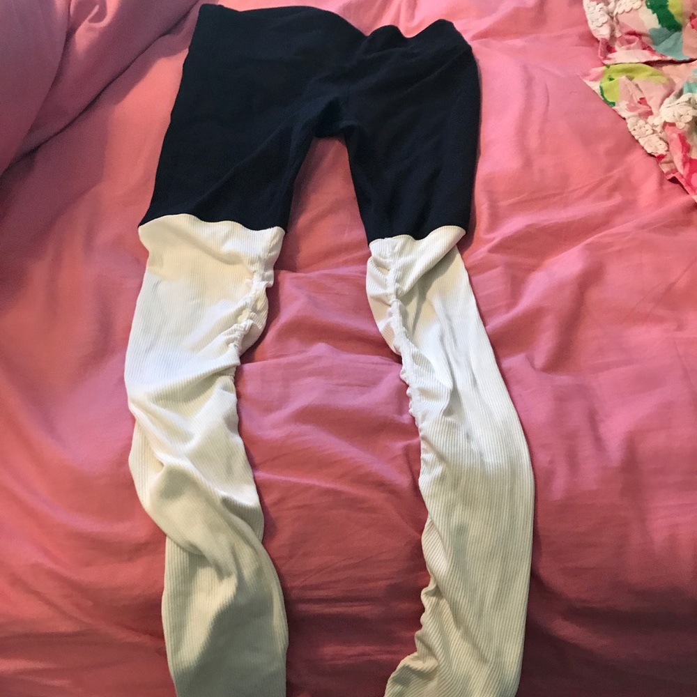 Alo Yoga goddess leggings sz med black & natural