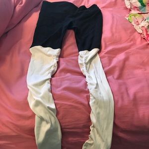 Alo Yoga goddess leggings sz med black & natural