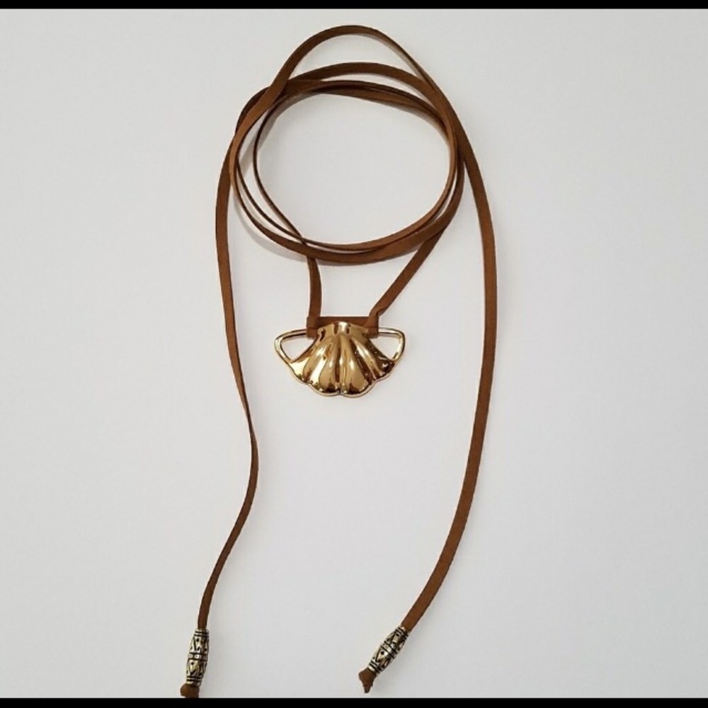 Shell choker♻️ donating tomorrow♻️