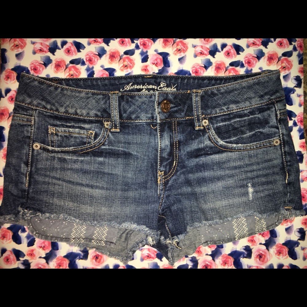 american eagle low waist, cut-off jean shorts sz 2
