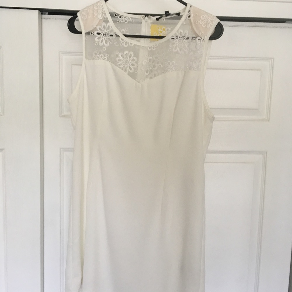 White lace short dress