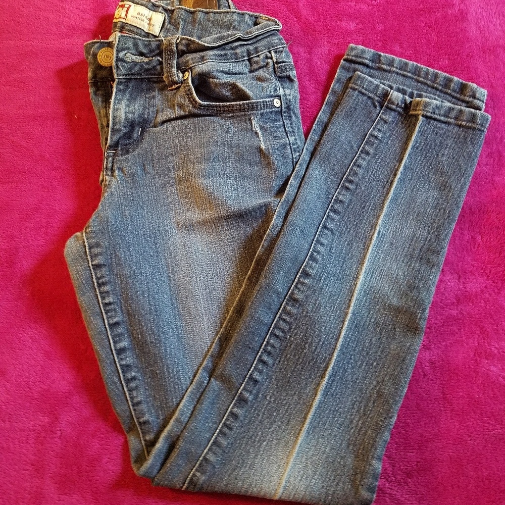 L.E.I SKINNY JEANS