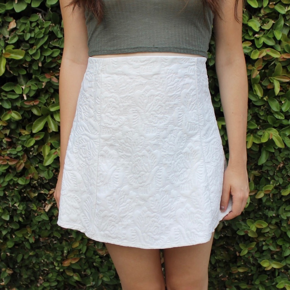 ZARA EMBOSSED WHITE A-LINE SKIRT