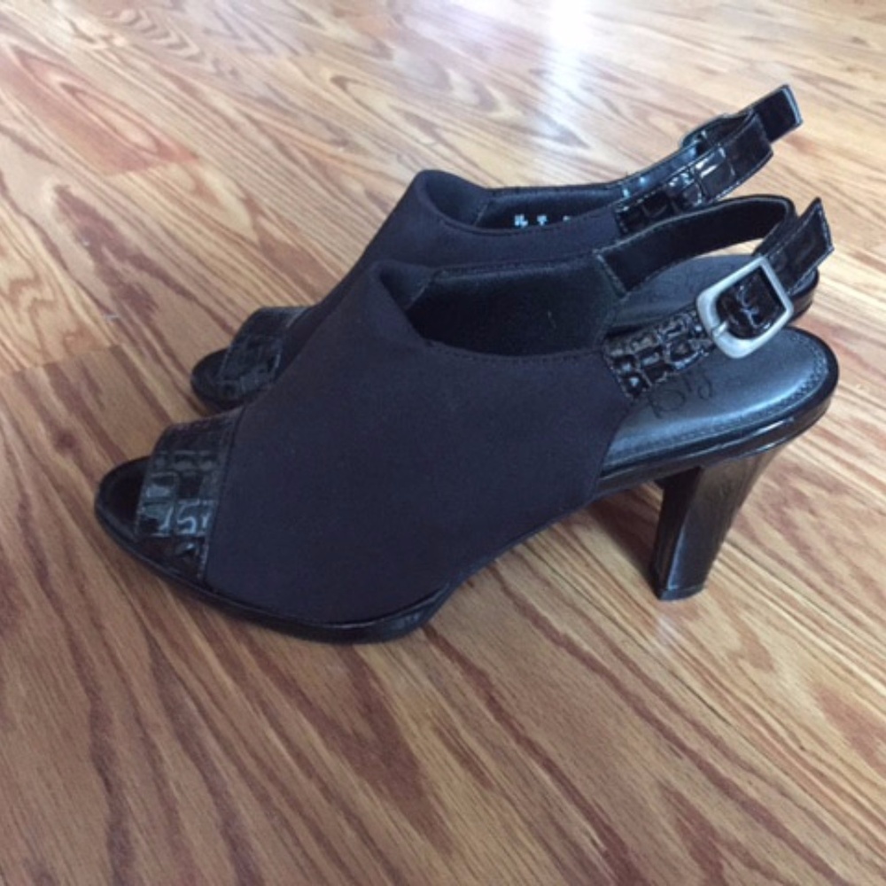 LifeStride pump sz 8 black w/ patent leather trim