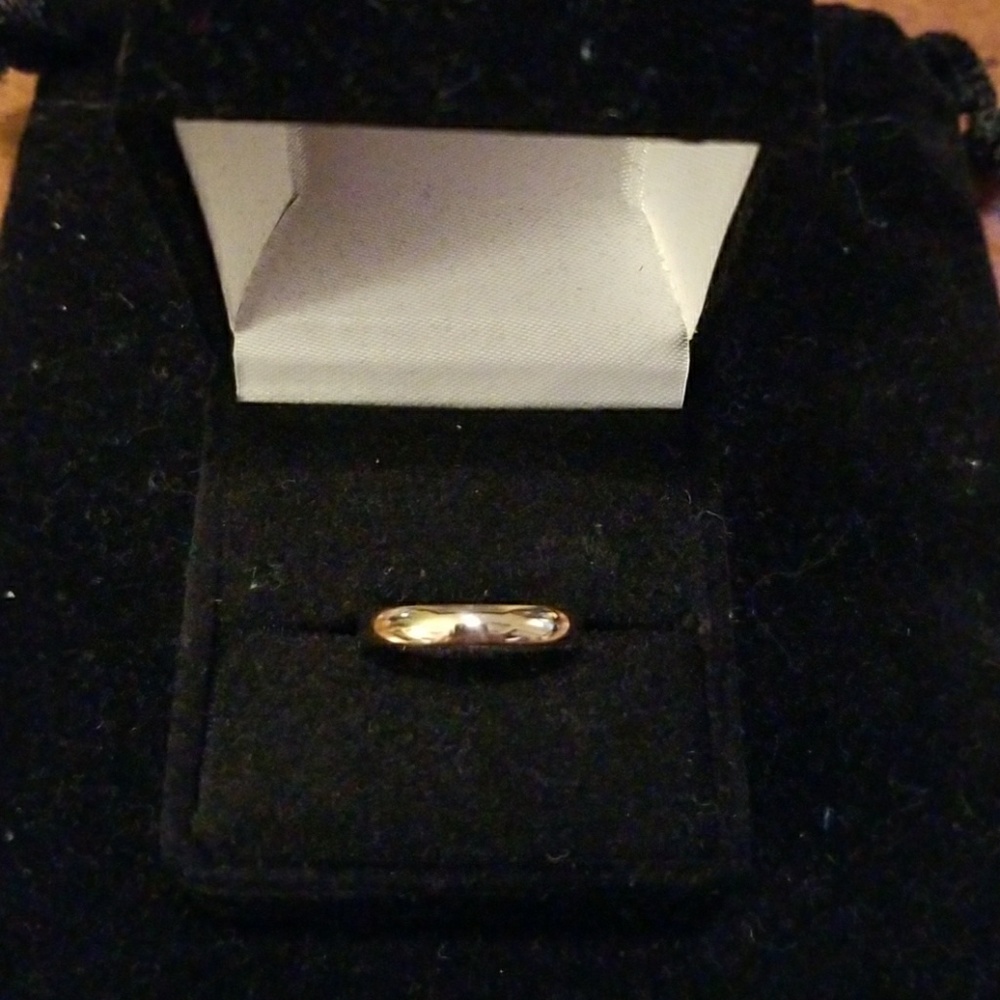 14kt Solid YG Ring, Size 6!