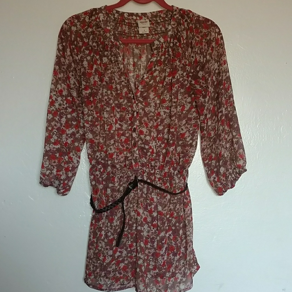 Floral print blouse with belt
