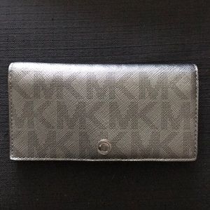 Michael Kors Snap Wallet