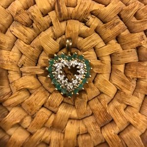 ⭐️Heart pendant 💚