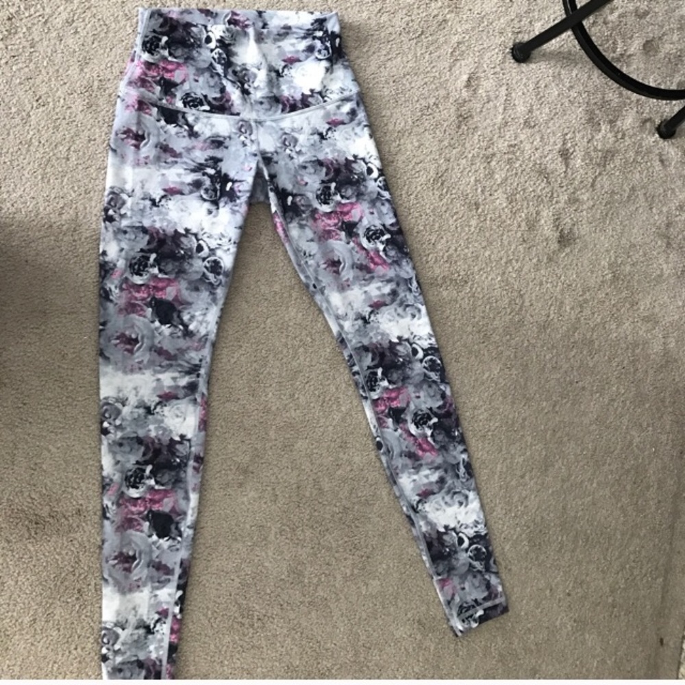 Lululemons wunder under high waist leggings