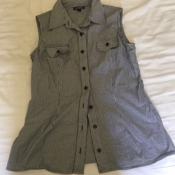 Yes I have some professional attire. - Picture 1 of 3