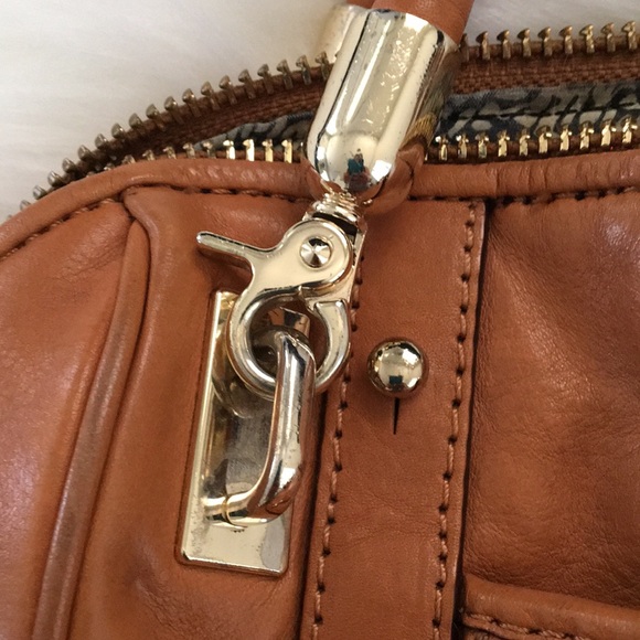 GUC Rebecca Minkoff Cupid almond gold hardware - Picture 6 of 8