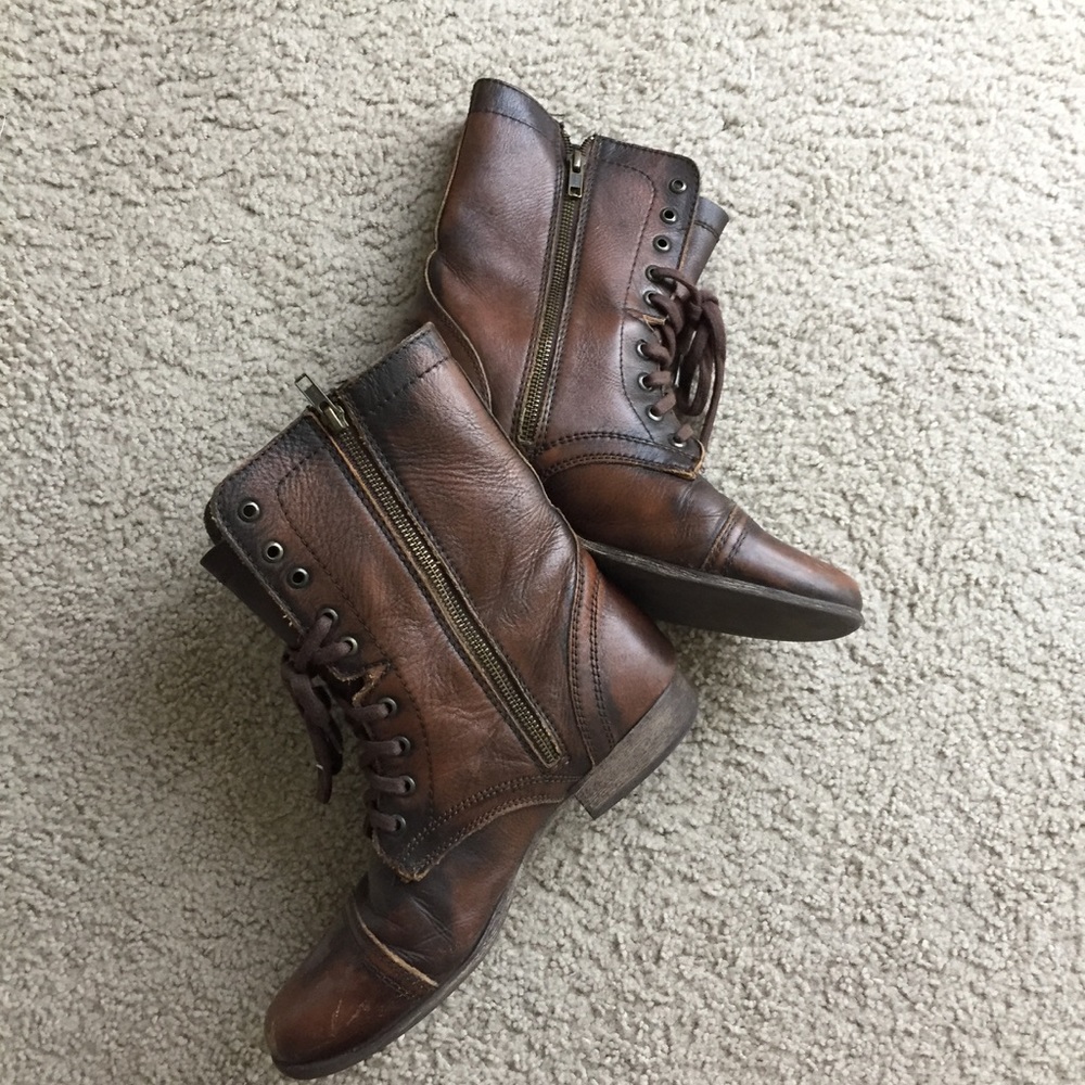 STEVE MADDEN TROOPA LACE UP BOOTS