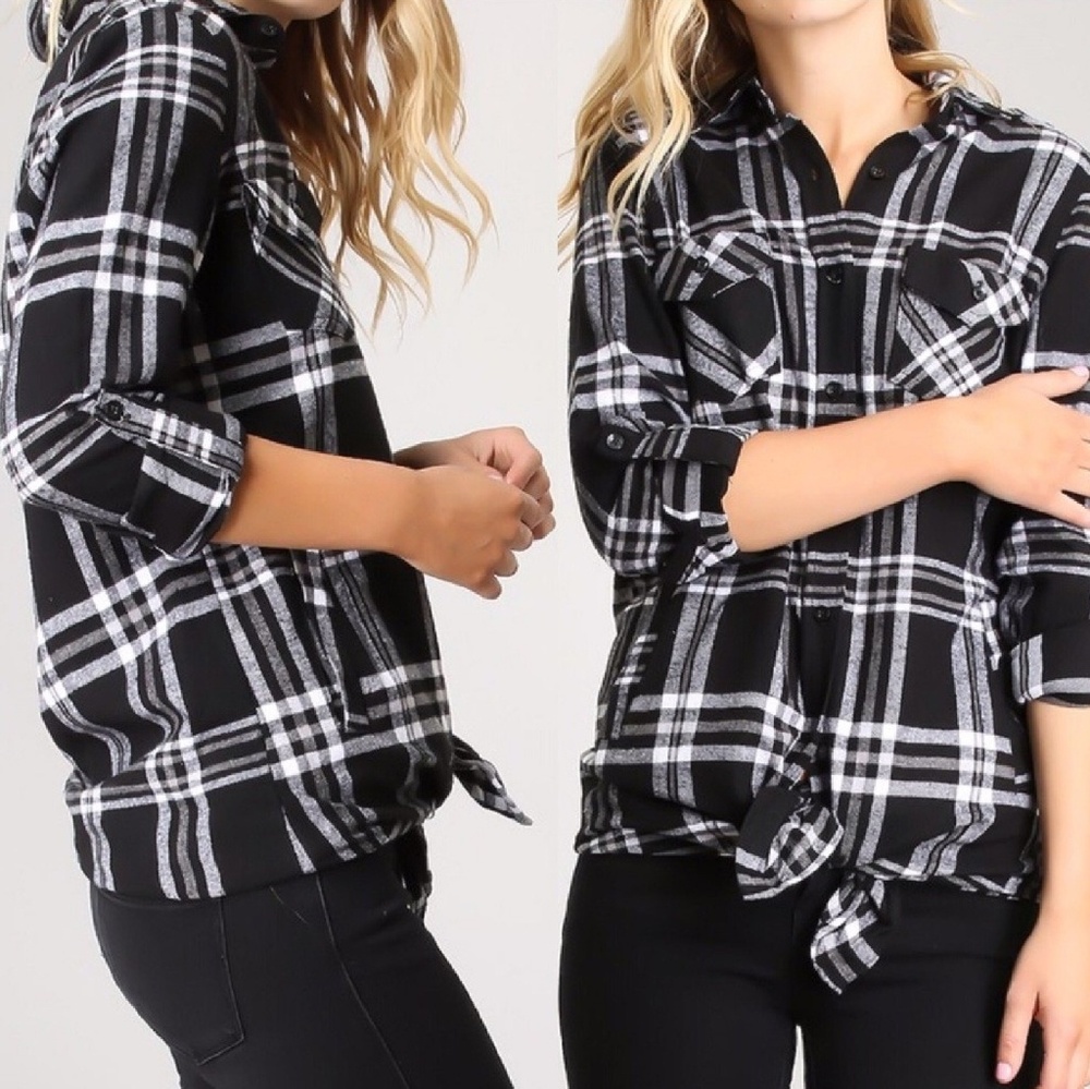 😍 “Mala” 🎉HP🎉black plaid button tunic